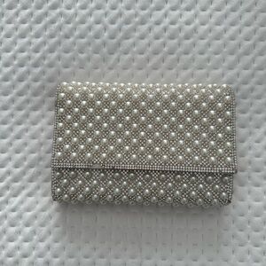 Aldo pearl clutch
